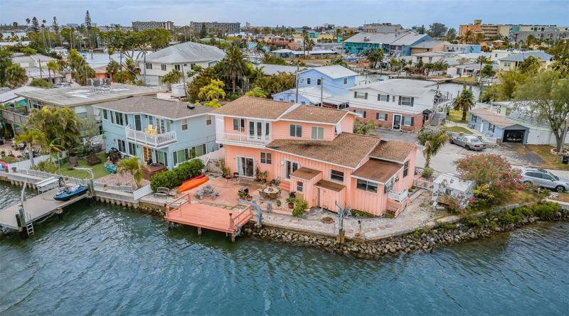 Unique Waterfront Oasis