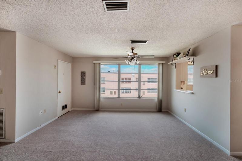 Dining Room w/Pass-Through From Kitchen!