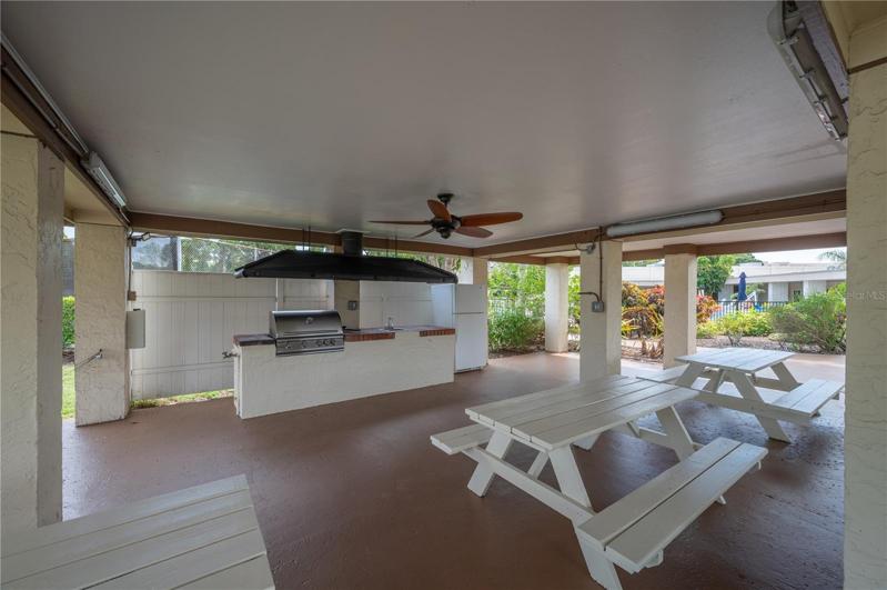 Covered Grills & Picnic Tables at Magnolia