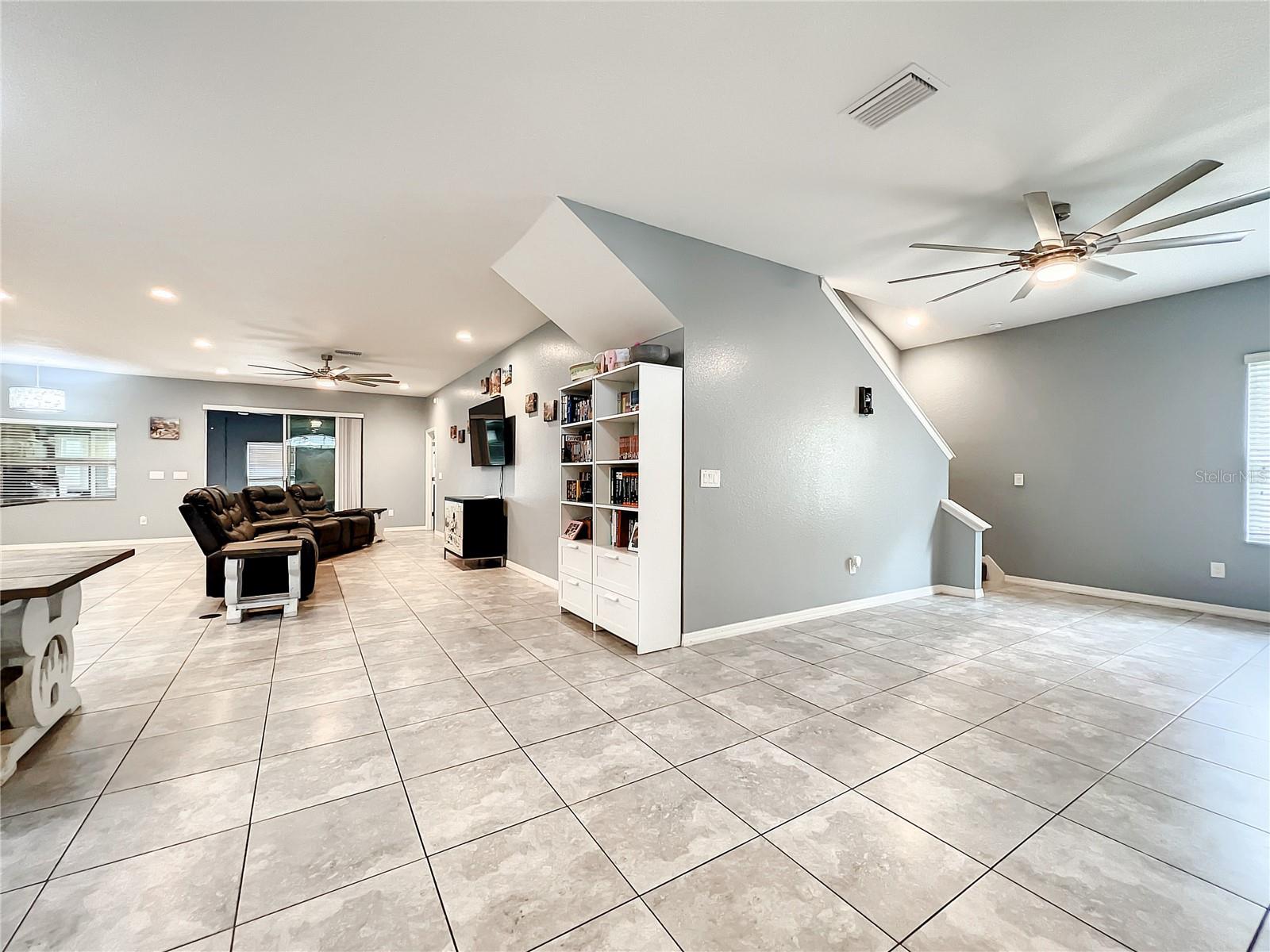 Great Room &amp; Steps to upstairs Loft/Bonus Room