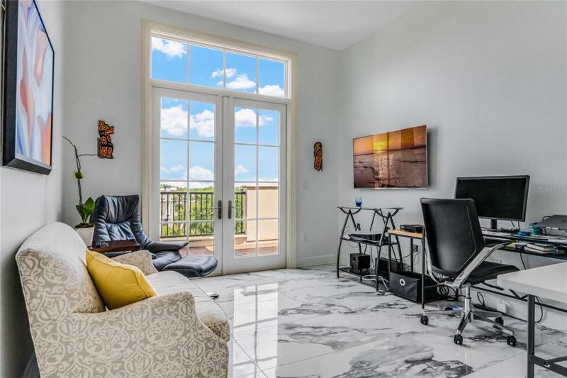 Bed 3 / Office with Natural light and Terrace access