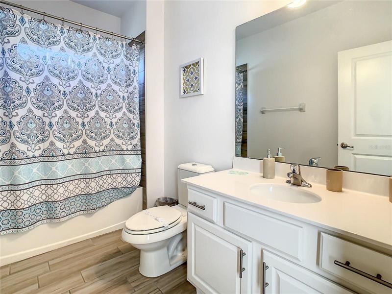 Bedroom 2 Junior Suite Bathroom