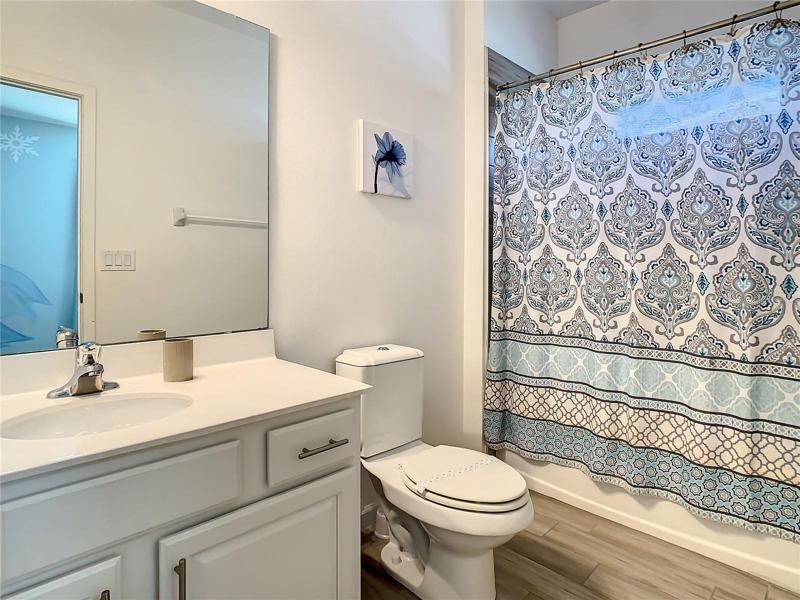 Bedroom 5 Junior Suite Bathroom