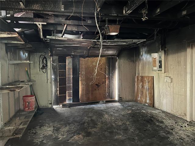 8101 Hixton Dr garage