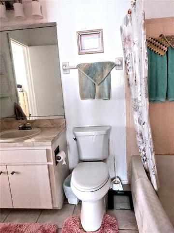 Bathroom 2 Tub/Shower Combo