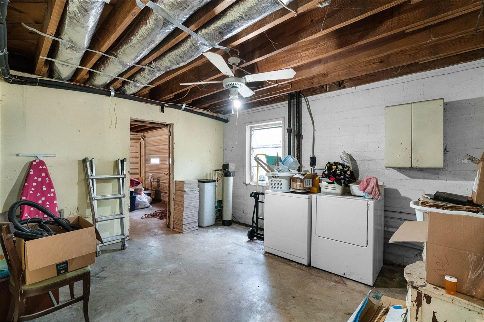 LAUNDRY ROOM DOWN