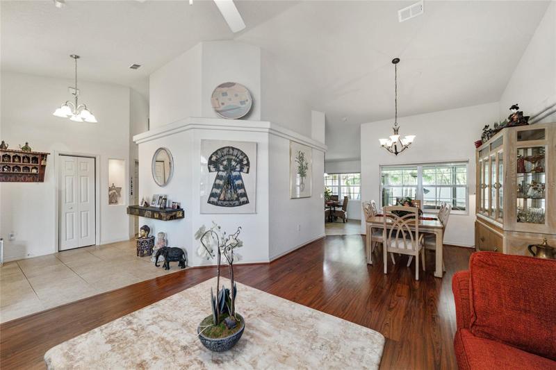 Foyer/living room