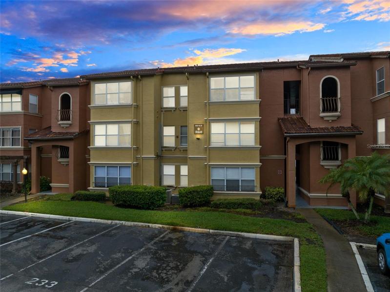 This third-floor unit is located in the desirable gated community of Villa Medici, offering the ultimate in privacy.