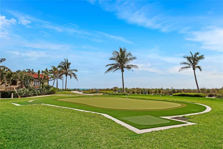 PUTTING GREEN
