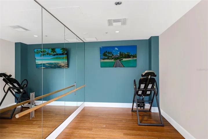 YOGA ROOM