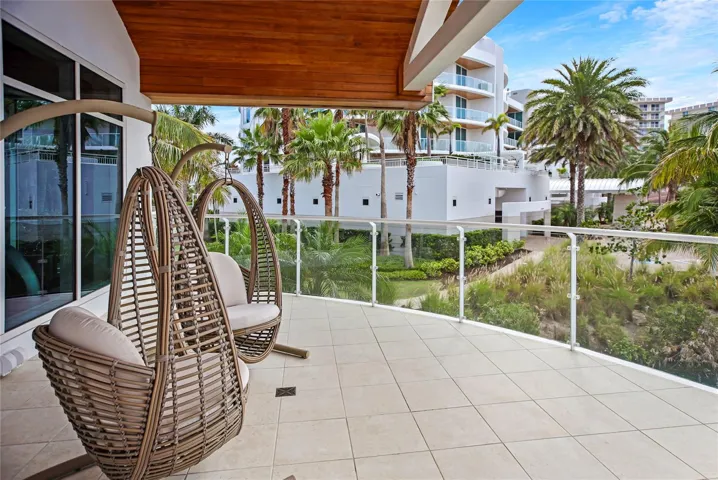 FITNESS CENTER BALCONY