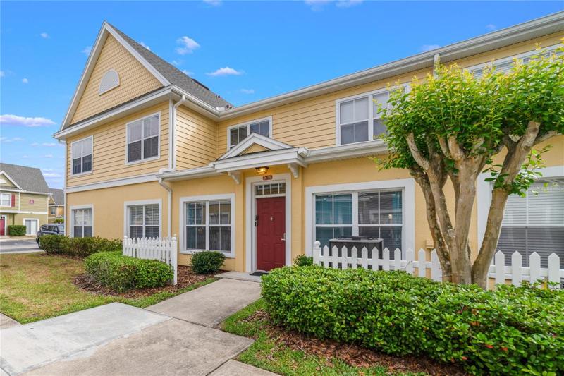 Live, work and play! Fantastic opportunity to own this 3BD/2BA townhouse style condo in the **24/7 GUARD GATED** Villas at Seven Dwarfs community!