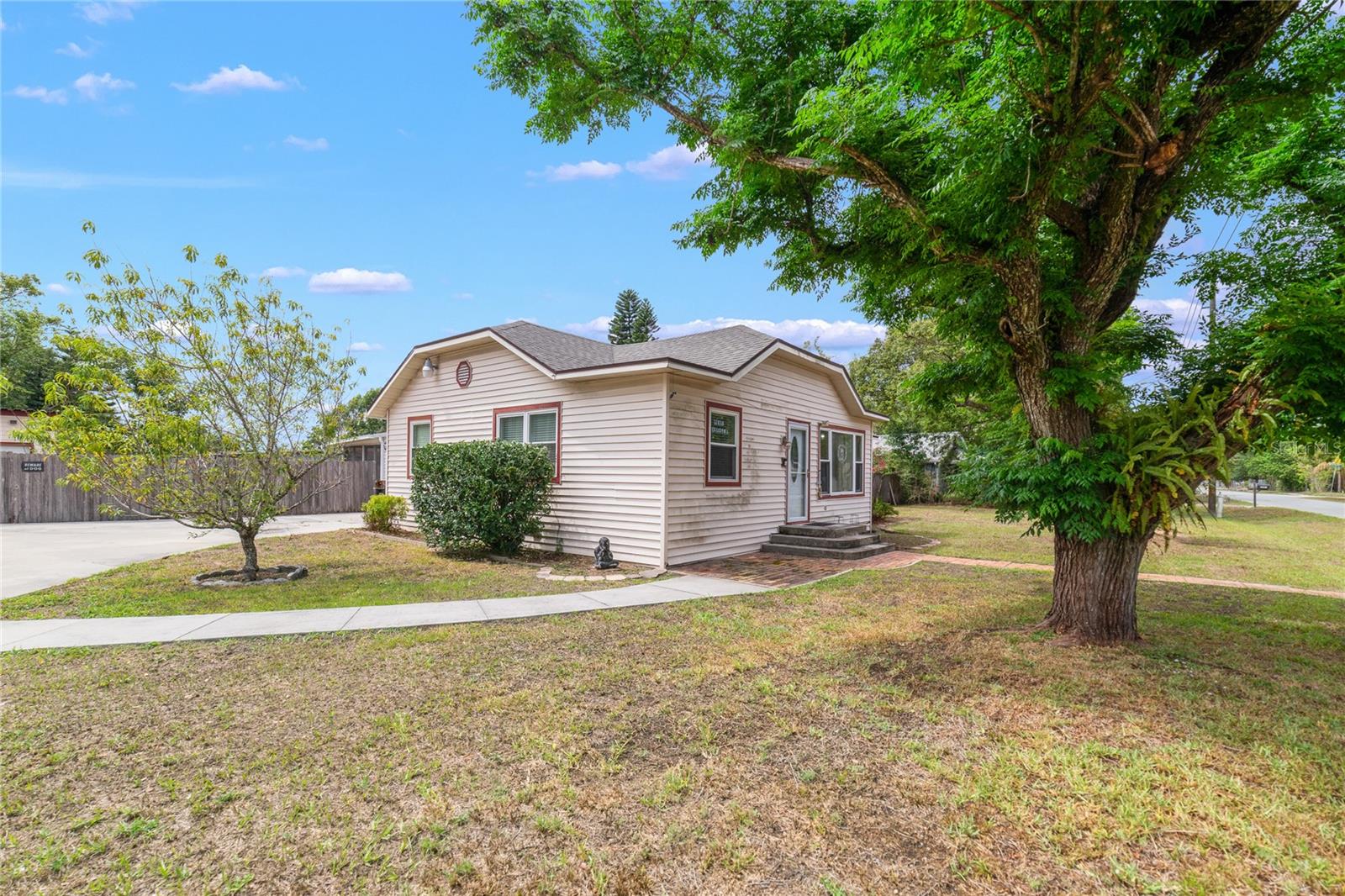 Enjoy easy access to 417 and I-4. This unique opportunity won’t last long; call today for your private showing!
