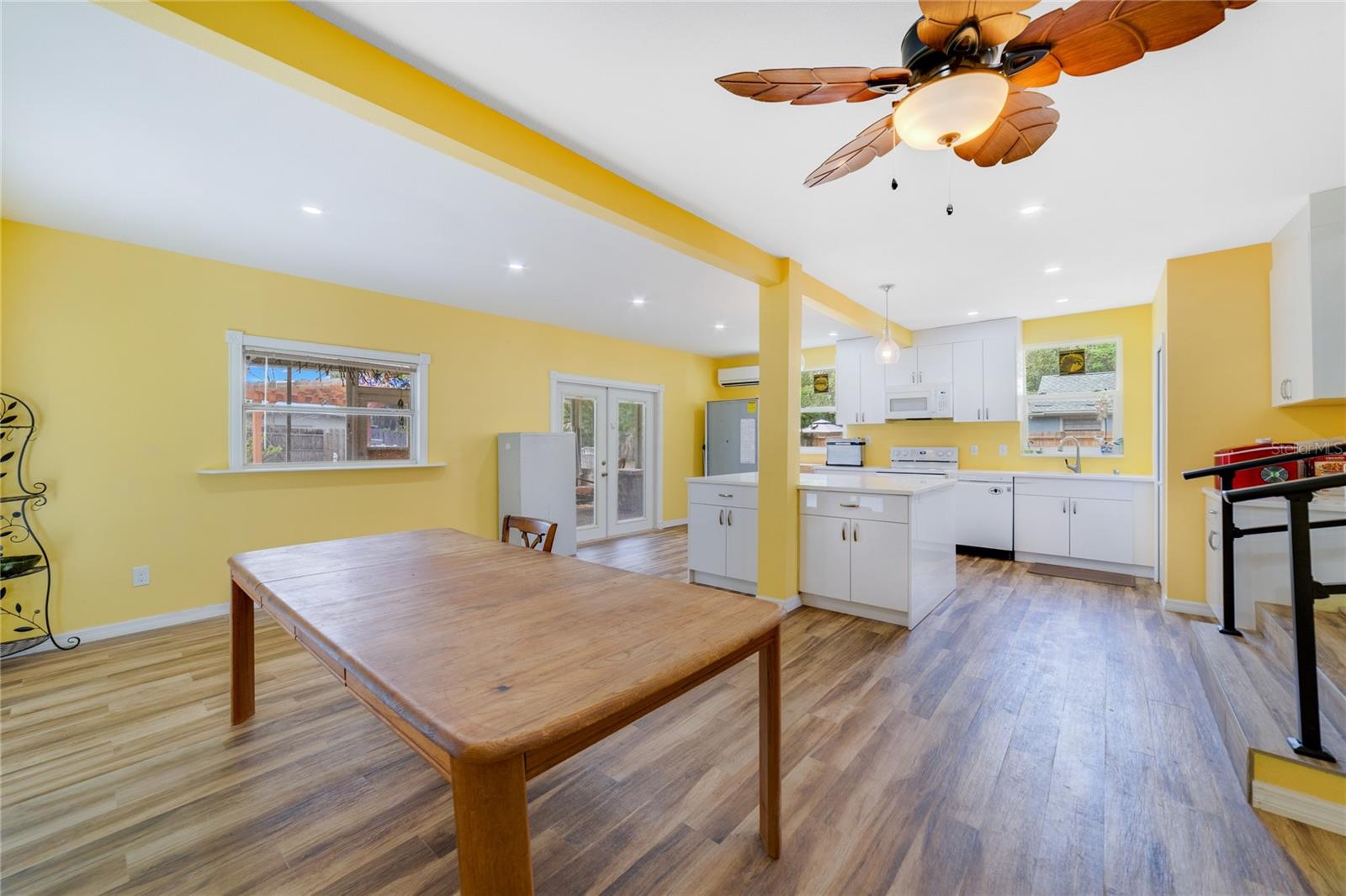 KITCHEN/DINING AREA.