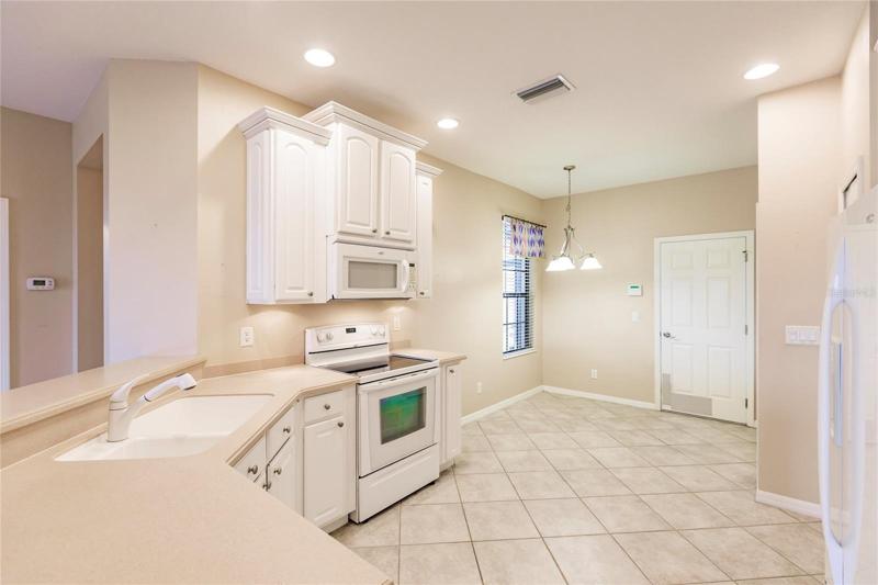KITCHEN & DINING AREA
