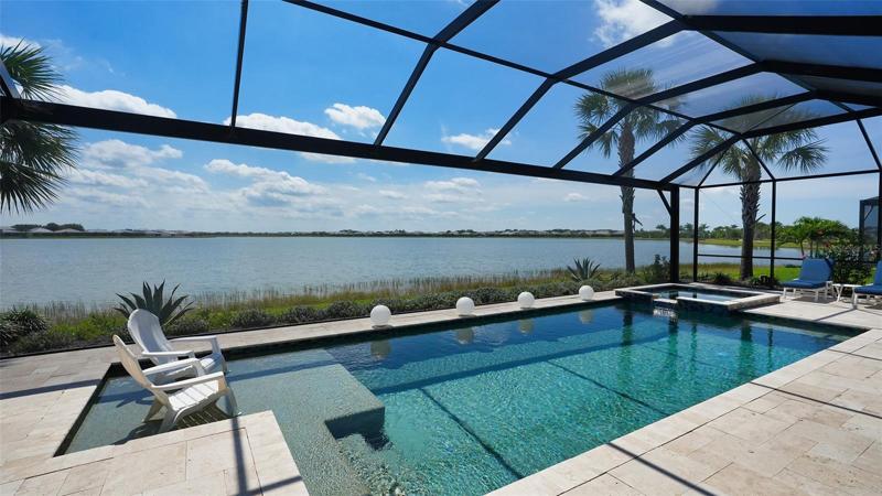 Heated Saltwater pool  and spa