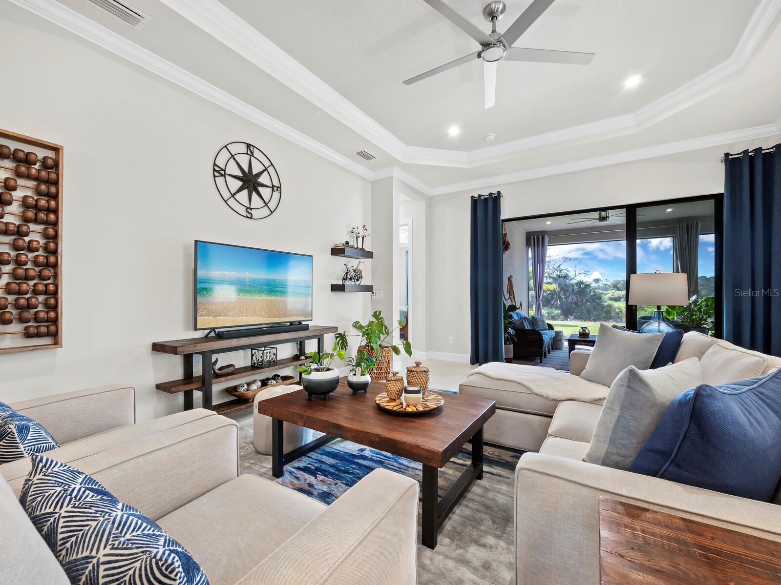 Living Area Overlooking Extended Lanai