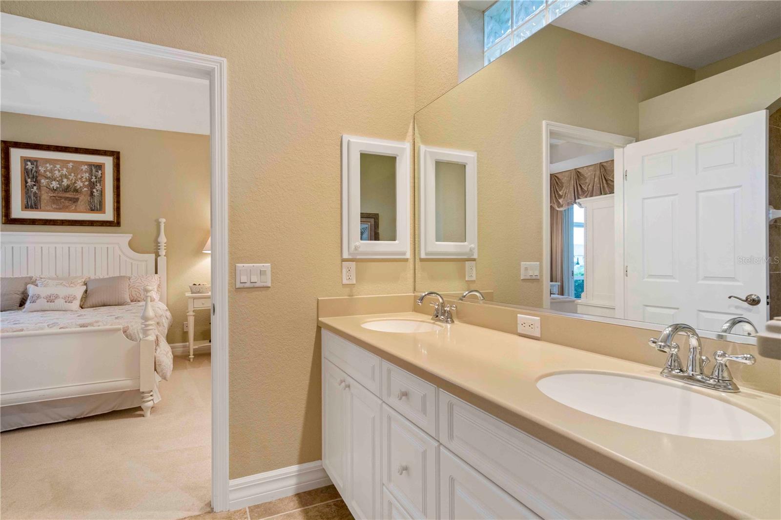 en-suite master bath