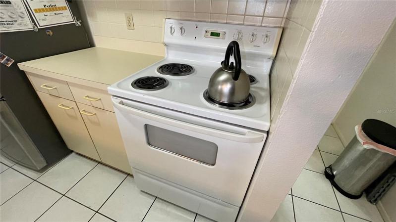 STOVE INLCLUDED