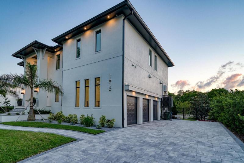 Exterior - Side Entry Garage