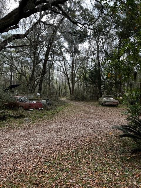 Interior lane to south portion of vacant land for 6226