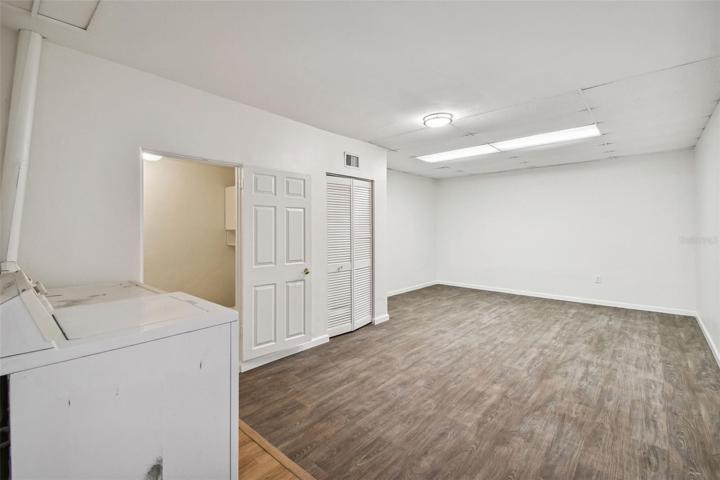 Garage w inside laundry and full bathroom