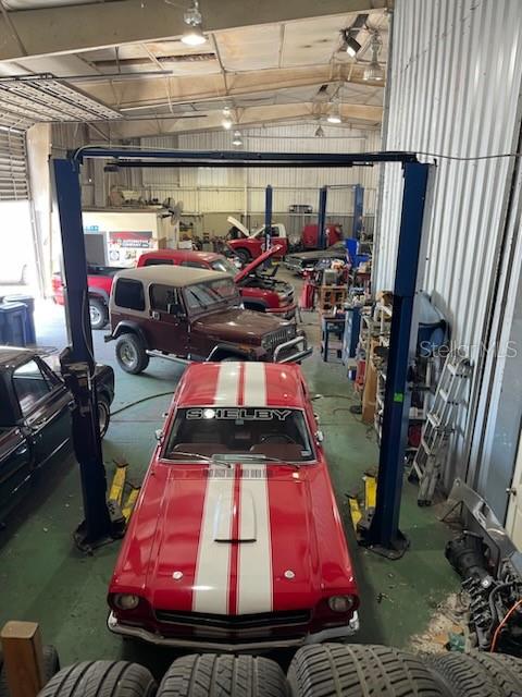 1 of 4 service bay