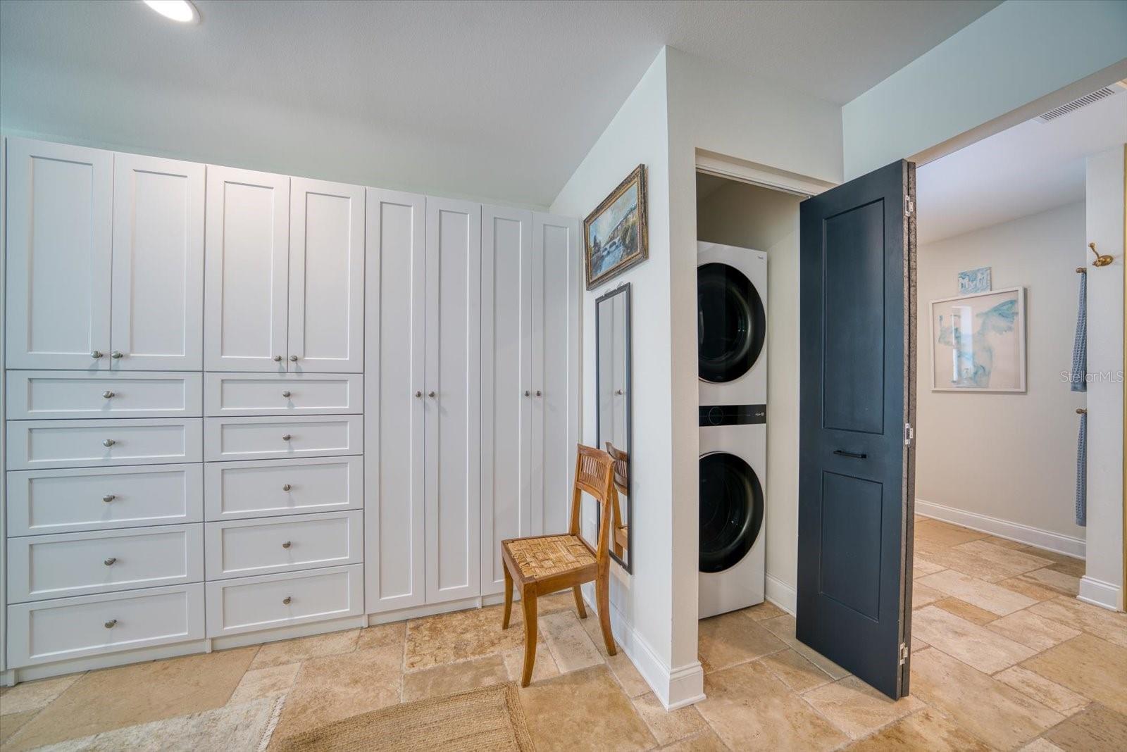 Convenient and space-saving washer and dryer