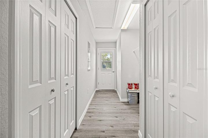 Laundry area & side entry