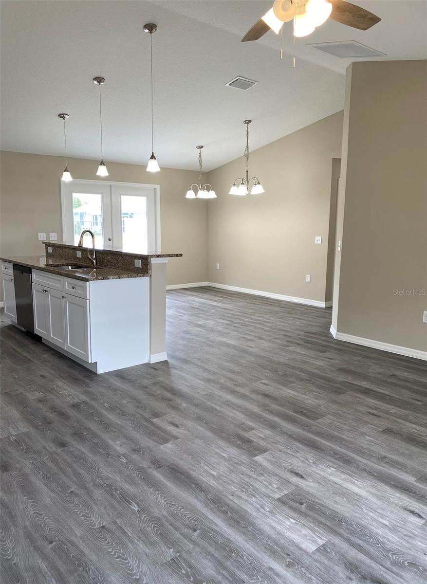 Livingroom/Kitchen/Dining