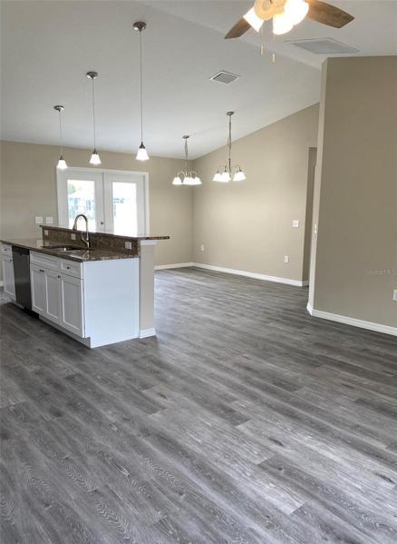 Livingroom/Kitchen/Dining