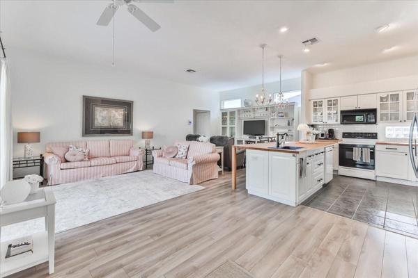 Living Room/Kitchen
