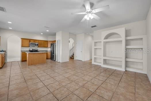 LARGE OPEN FAMILY ROOM KITCHEN COMBO