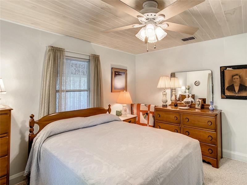 Guest bedroom