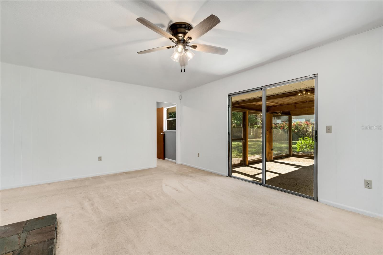 Family room to screened in patio/ back yard