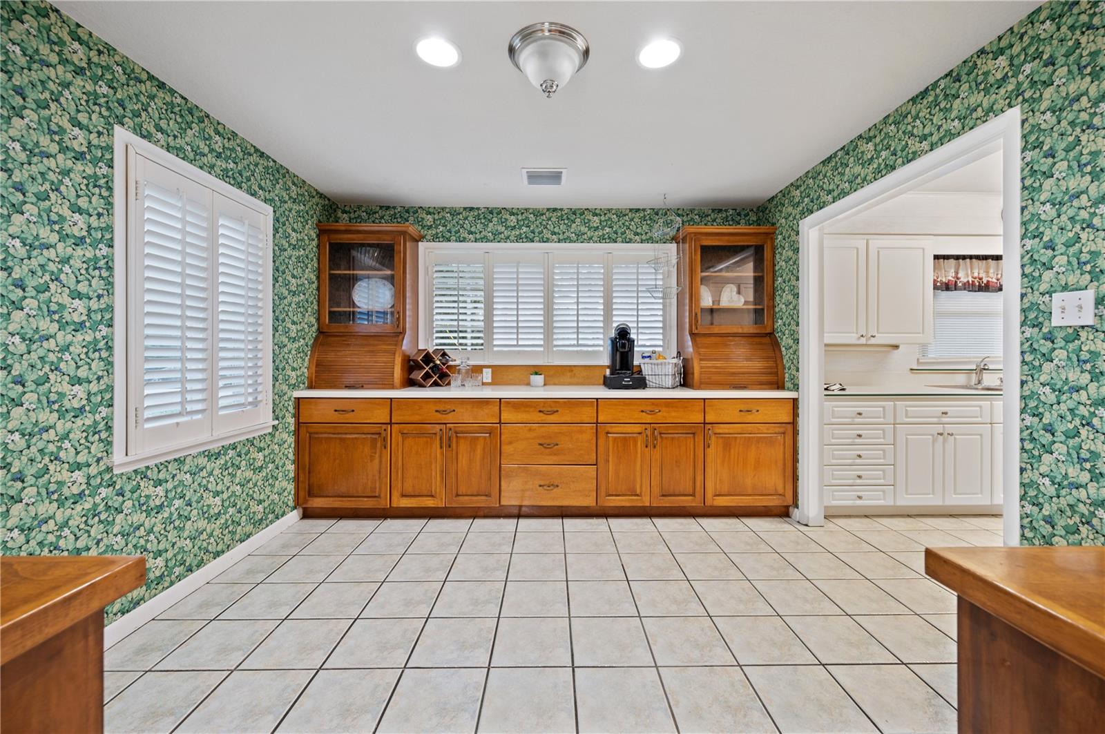 breakfast dinette