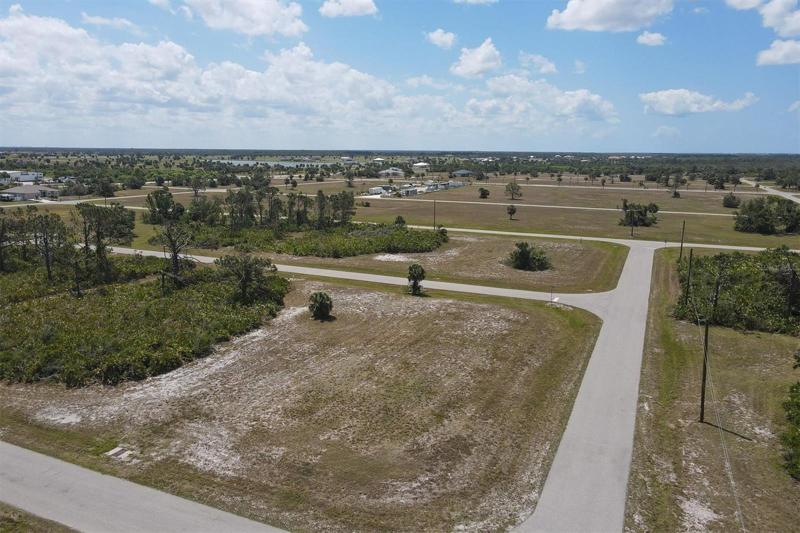 Corner Lot  1 trim/11 windward