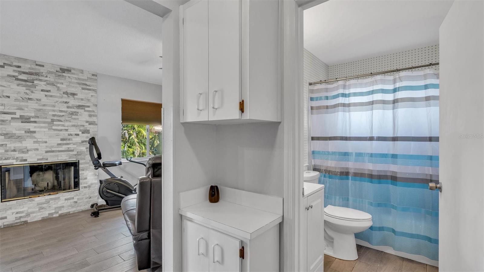 2nd Bathroom with Tub