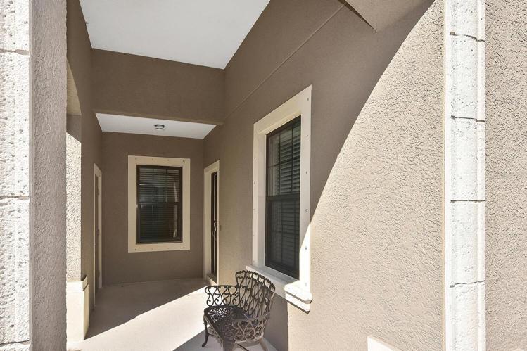 Front porch, entryway