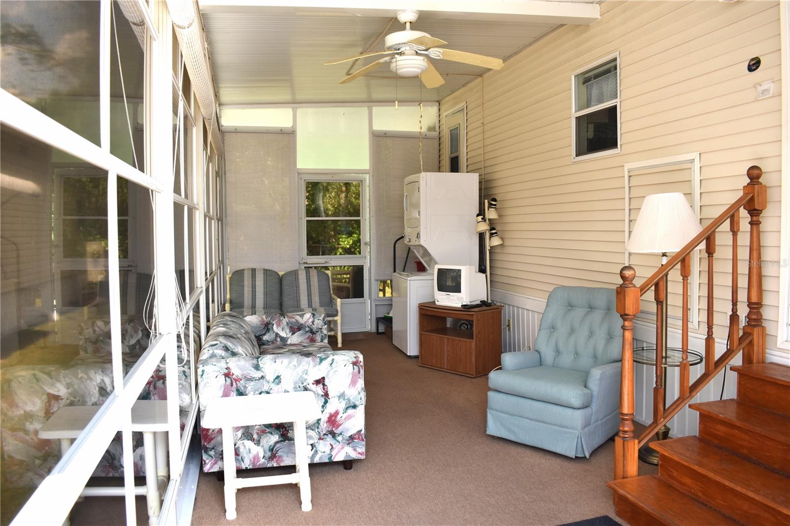 Screen room from front door