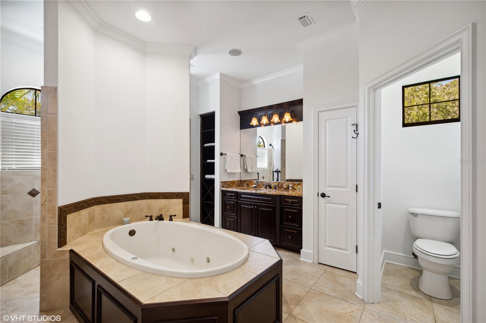 Double sink areas