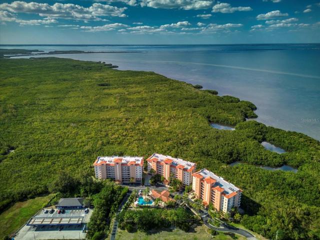 Amazing Location Between Downtown St Pete and Tampa!