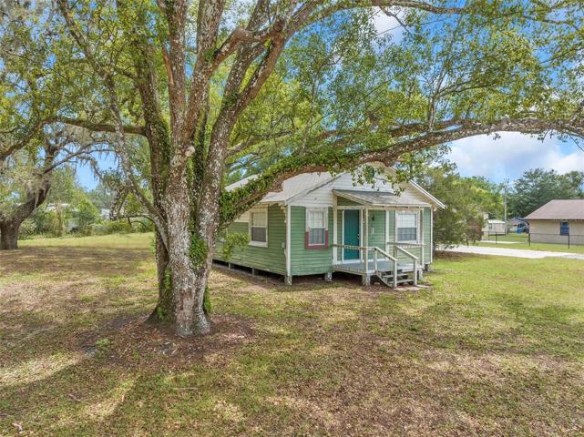 Corner Lot home in the prime location of Lutz, Florida.