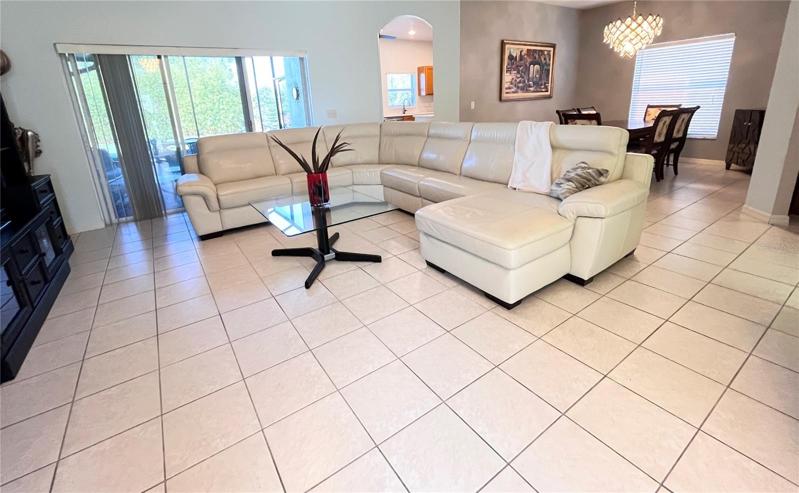 Spacious LR/DR