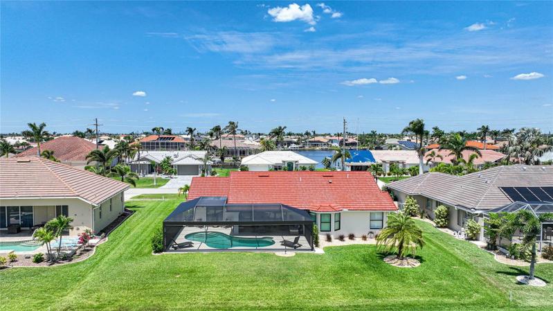 oversized lanai with covered and uncovered areas