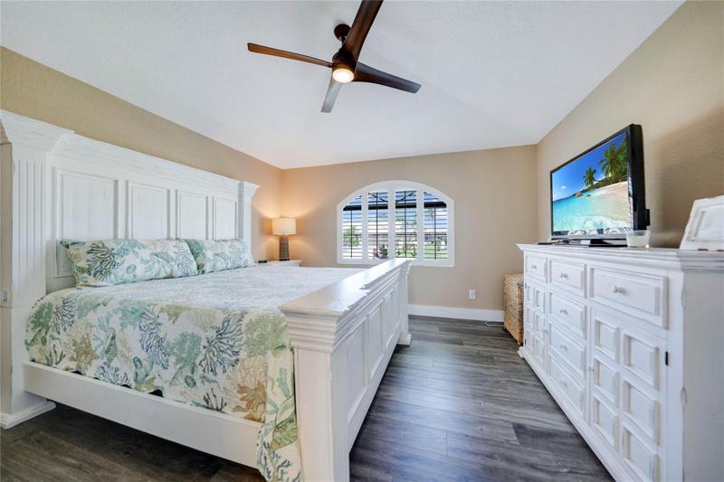 This space has the option to be either the master bedroom or the office, they are almost identical in size. 
