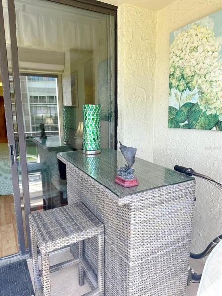 BALCONY BAR