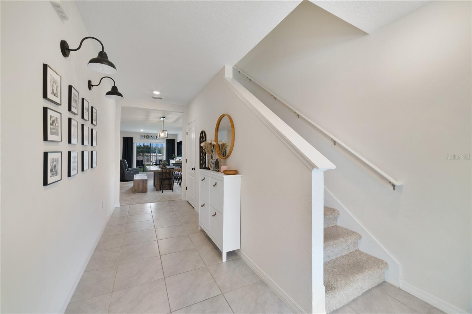 Light and bright with high ceilings, this open concept floor plan makes it easy to gather with family and entertain friends! 