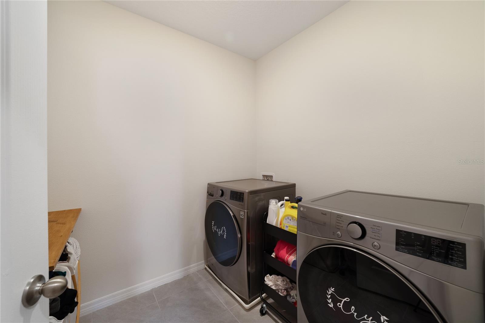 LAUNDRY ROOM. 