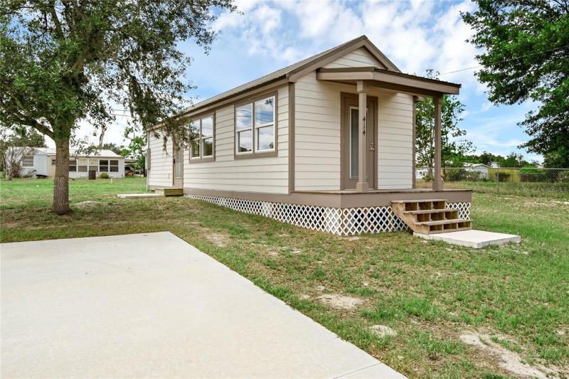 Enchanting  1 Bedroom/1 Bath Home